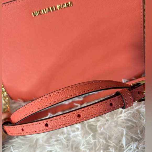 Like new Authentic Michael Kors Crossbody bag - Picture 6 of 9